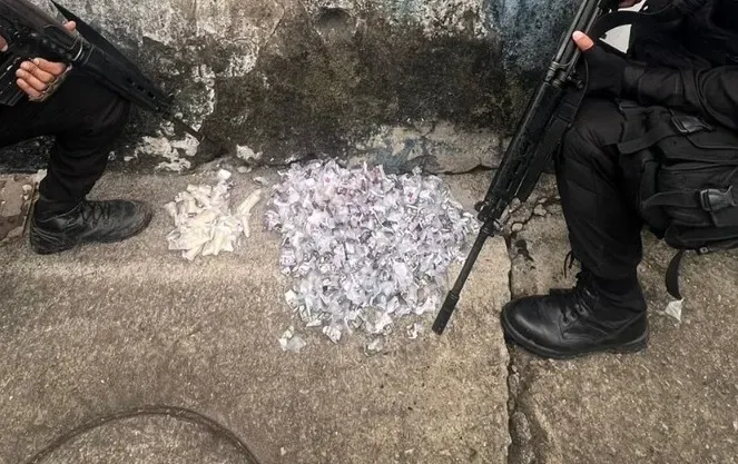 Agentes apreenderam carga de drogas com a dupla