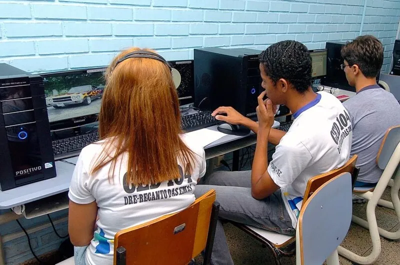 Houve aumento da procura por tecnologia em educação, mas país ainda precisa se adequar ao 5G