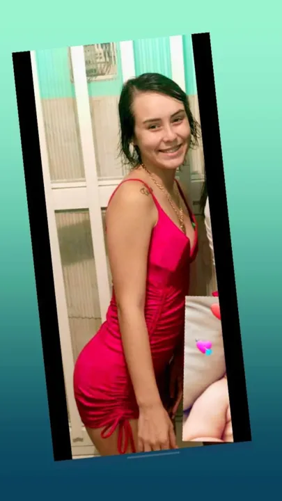 Ela estava usando esse vestido rosa quando desapareceu