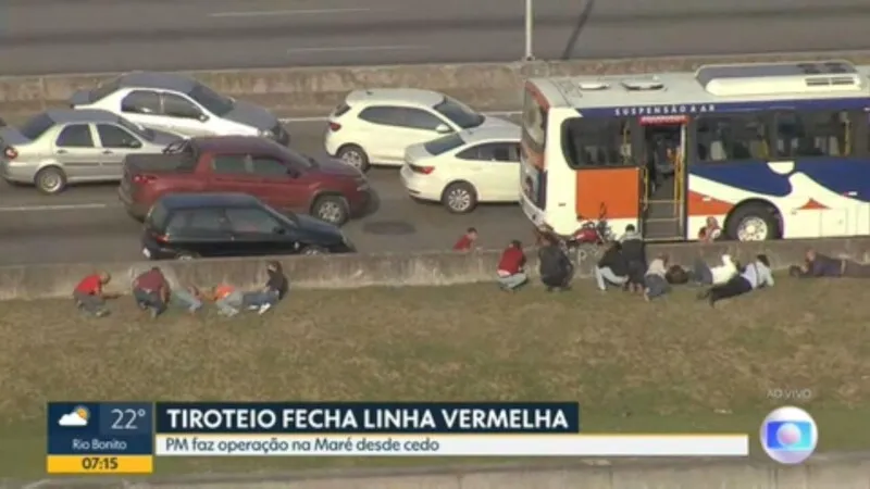 Motoristas se esconderam atrás das muretas que dividem as pistas
