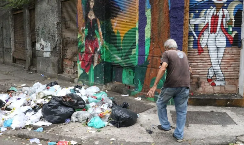 Greve está suspensa até 0h segunda-feira (4).