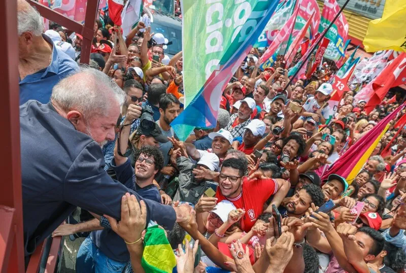 A Coligação Brasil da Esperança é formada pelas federações FE BRASIL (PT/PV/PC do B) e PSOL/REDE, PSB, Solidariedade, PROS, Avante e o Agir.