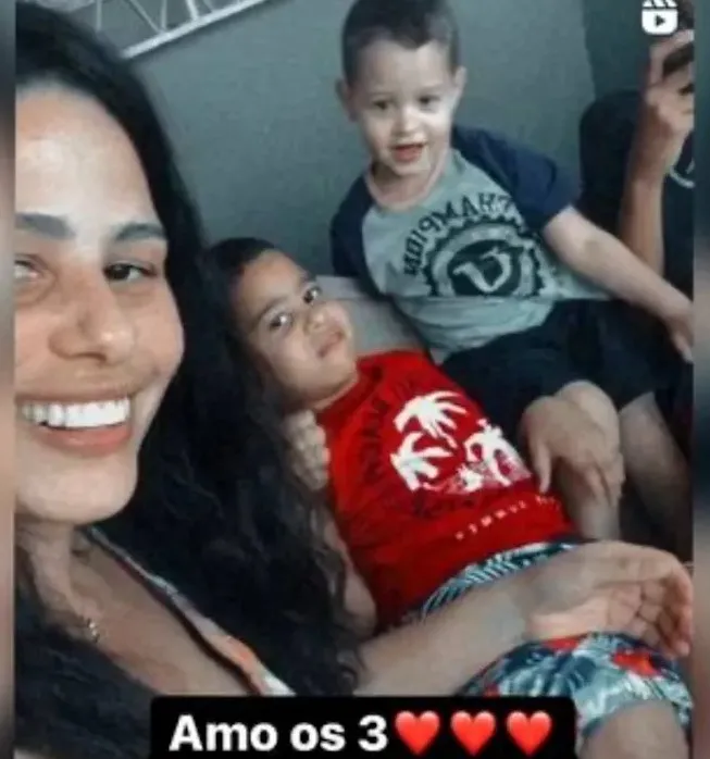 Stephani Ferreira Peixoto foi  denunciada por matar com golpes de facas seus filhos Arthur Moisés Ferreira da Silva, de três anos de idade, e Bruno Leonardo Ferreira da Silva, de seis anos