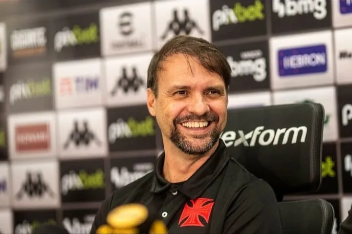 Maurício Souza faz sua estreia à frente do Vasco, neste sábado