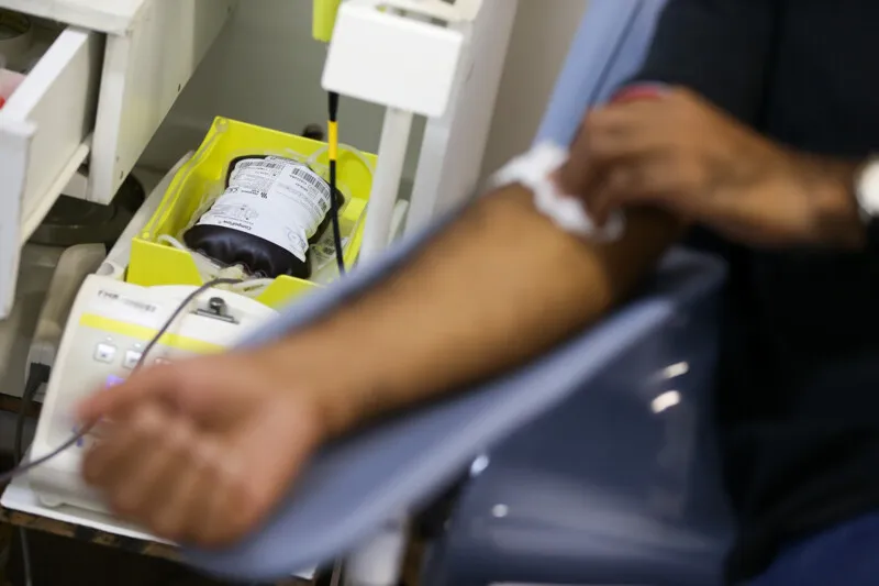 Hemocentro do Hospital Universitário Antônio Pedro, em Niterói, pede que cidadãos doem sangue para repor estoque que está com nível abaixo do normal.