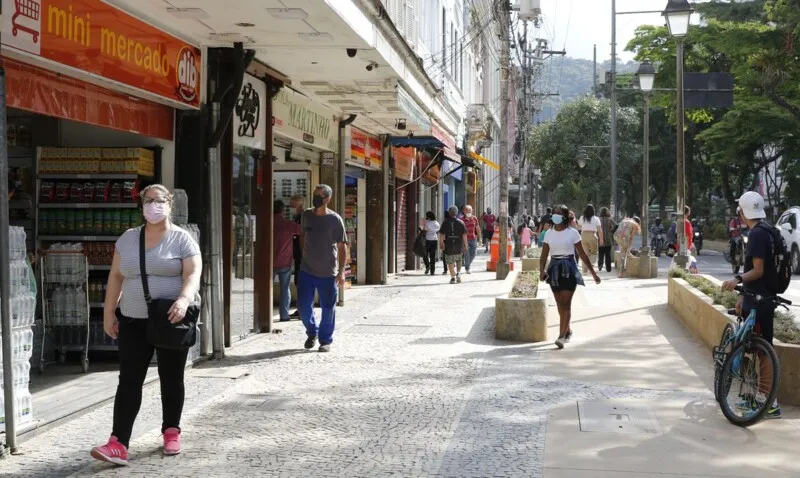 Número total de mortes desde 
 a chegada da pandemia ao Brasil ultrapassa os 679 mil