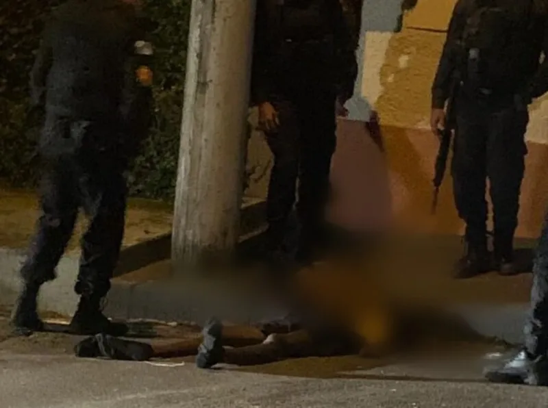Após o militar reagir a ação, um suspeito ficou ferido e morreu no local, o outro criminoso conseguiu fugir