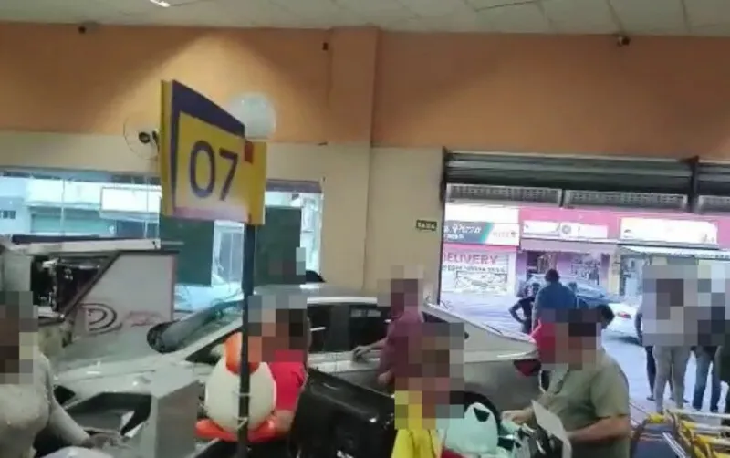 O Corpo de Bombeiros foi logo acionado e esteve no local