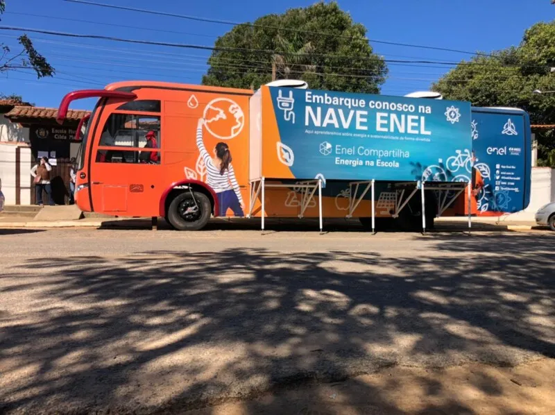 Na Nave Enel, serão exibidos vídeos de realidade virtual e propostos jogos lúdicos e educacionais com utilização de tecnología 3D em telas touch