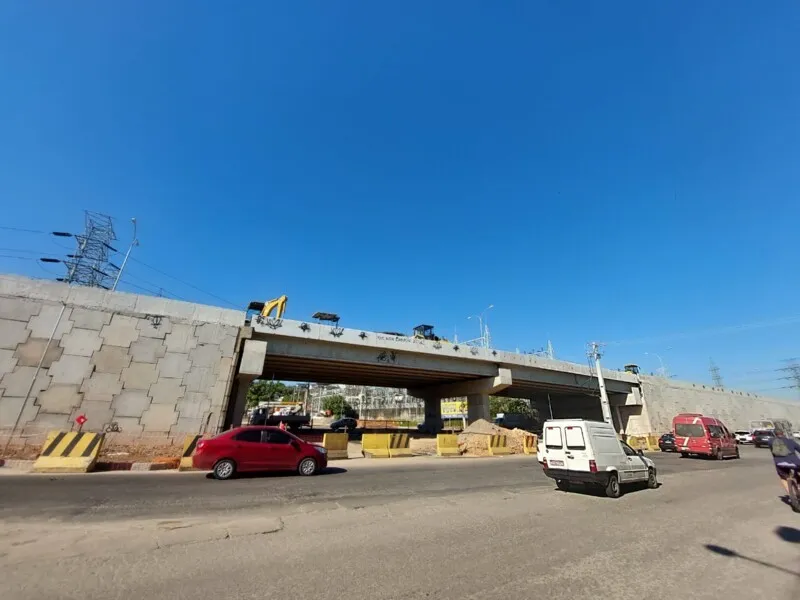 Obra virou dor de cabeça para motoristas e comerciantes