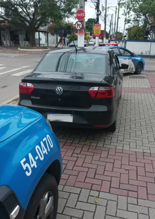 Carro foi encontrado na altura de São José do Imbassaí, na rodovia RJ-106