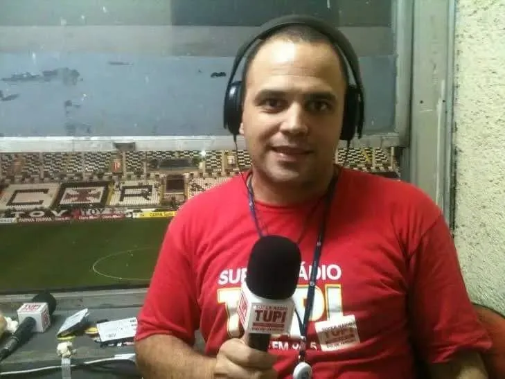 Em uma segunda passagem pela Rádio Tupi, além da narração, ele também comandou o departamento de esportes da emissora