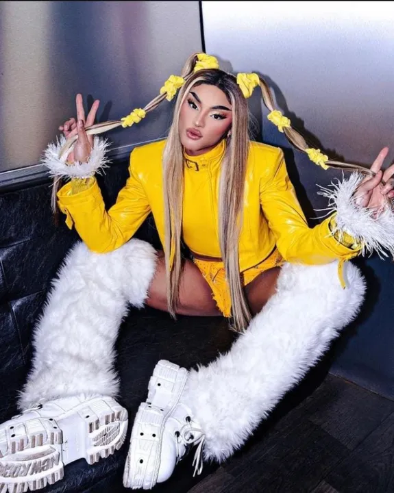 Look da cantora Pabllo Vittar para sua apresentação na Parada LGBTQIAP+