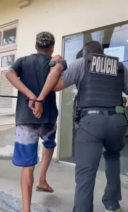 O acusado possuí uma extensa ficha criminal, com 14 passagens pela policia por diversos crimes.