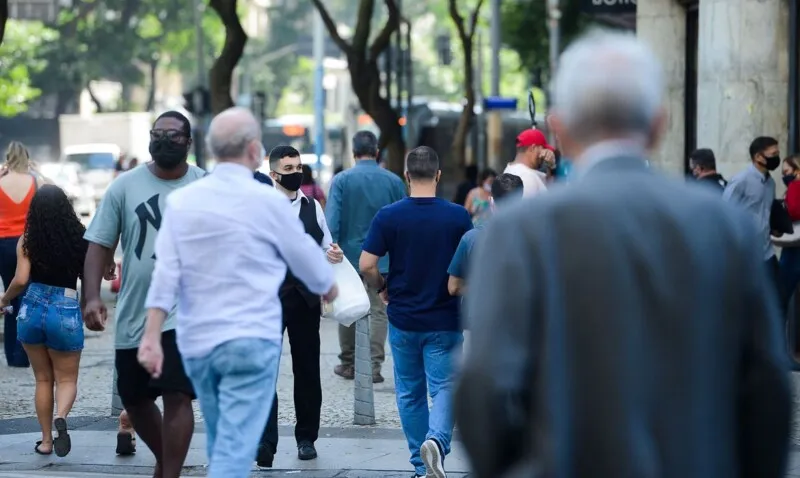 Brasil tem 664.443 óbitos por covid-19