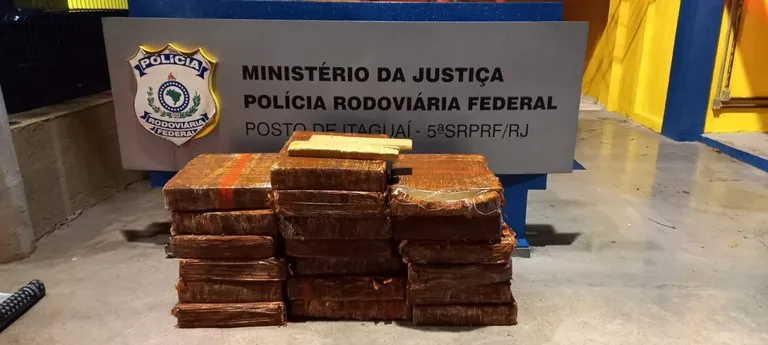 378kg de maconha foram encontrados no interior do veículo