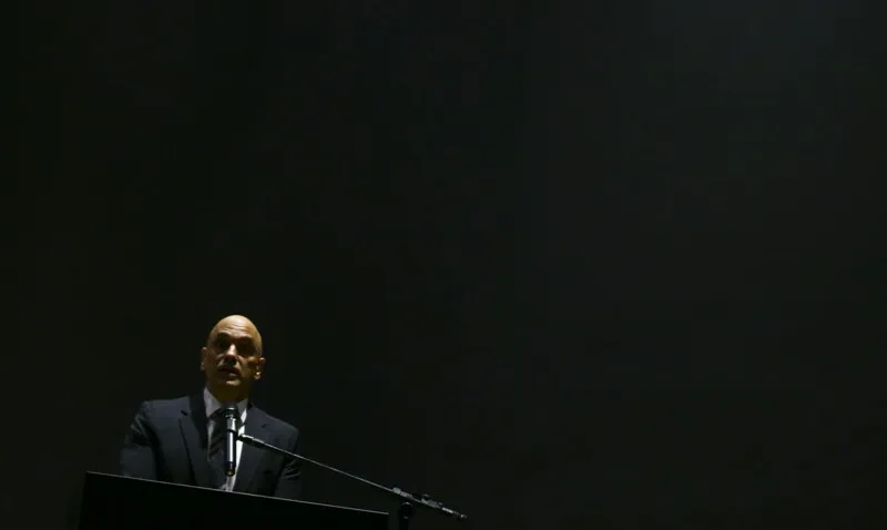 Moraes determina prisão do ex-comandante da PM e de Anderson Torres