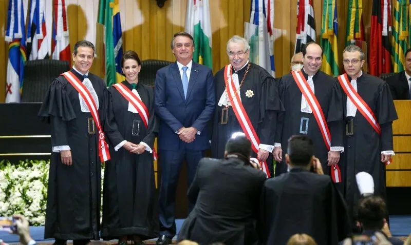 Tomaram posse o presidente, ministro Lelio Bentes Corrêa, o ministro Aloysio Corrêa da Veiga, que ocupará a cadeira de vice-presidente, e a ministra Dora Maria da Costa, corregedora-geral da Justiça do Trabalho