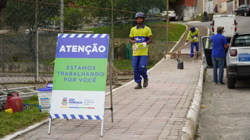 A obra, que é esperada há tempos pelos moradores, começou esta semana, com a retirada dos pisos intertravados