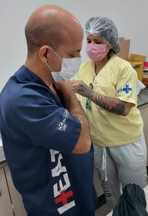 Município imuniza profissionais de saúde contra a influenza