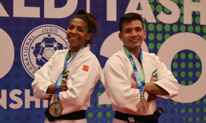 Após dois anos de suspensão por doping, Rafaela Silva voltou a fazer história no judô na madrugada deste sábado (8)