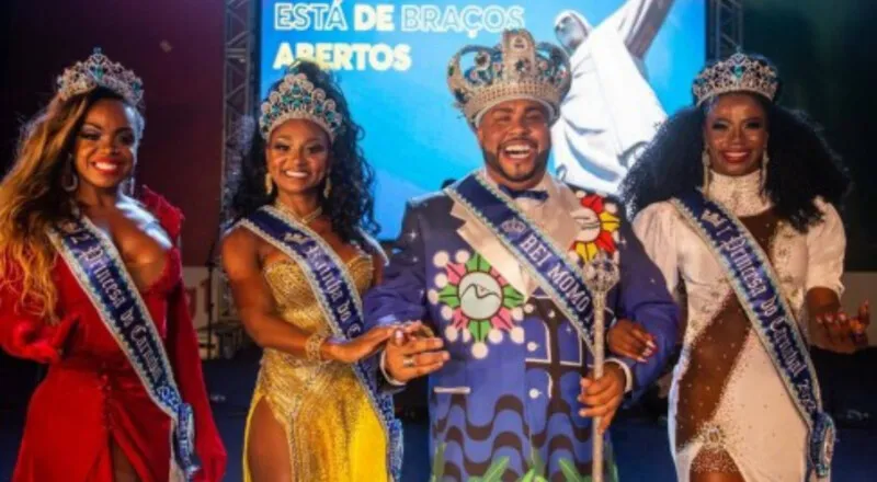 Os cargos que estão em disputa são o de Rei Momo, rainha e princesas