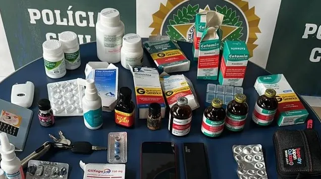 Materiais encontrados no carro do economista