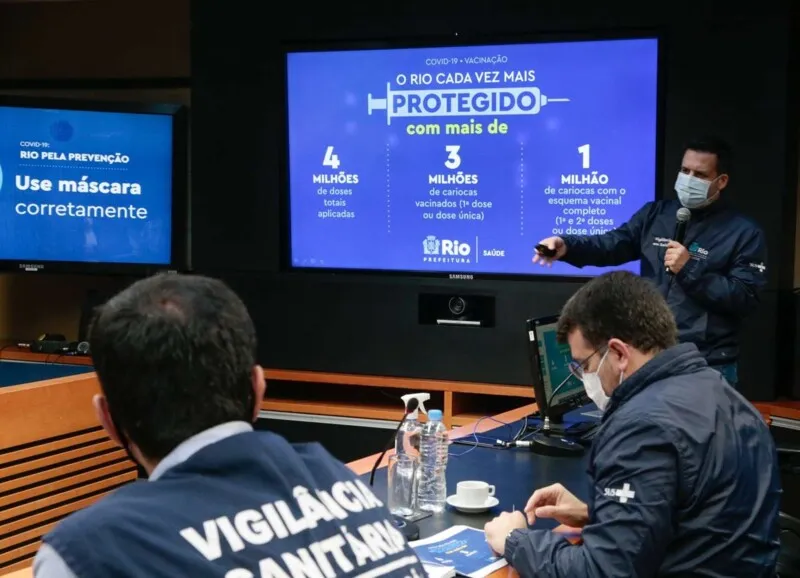 No município do Rio de Janeiro, todos os maiores de 18 anos já podem receber as duas doses de reforço