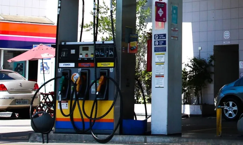 Projeto de lei altera a forma de cálculo do preço dos combustíveis