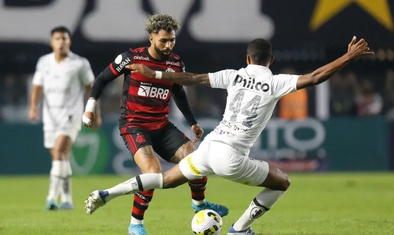 Partida tem início às 21h45.