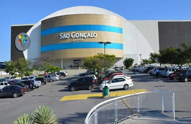 Shoppings têm horário especial de funcionamento