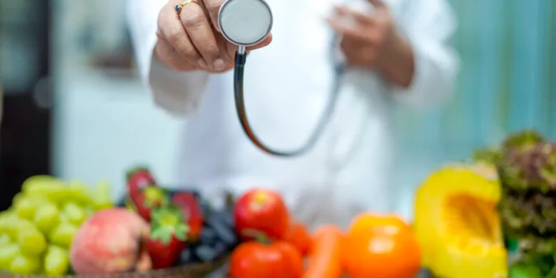 Um dos principais pontos de cautela está ligada à rotina dentro de casa, como hábitos alimentares e prevenção de acidentes