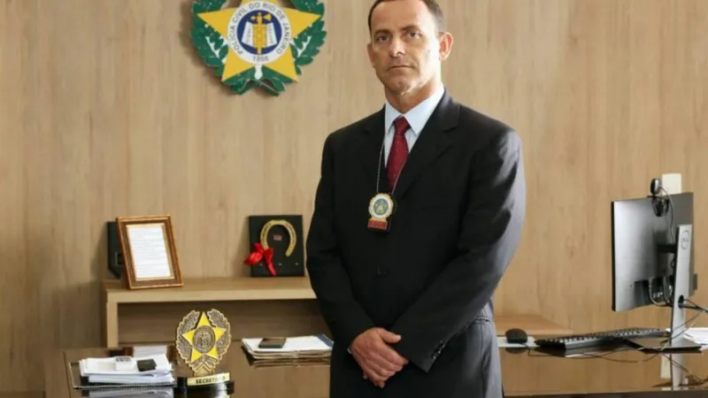 Turnowski está proibido de acessar as dependências da Polícia Civil e de sair do país, tendo que entregar o passaporte