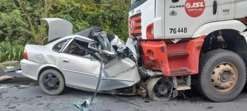 Imagem ilustrativa da imagem Acidente de carro mata seis da mesma família em estrada no ES