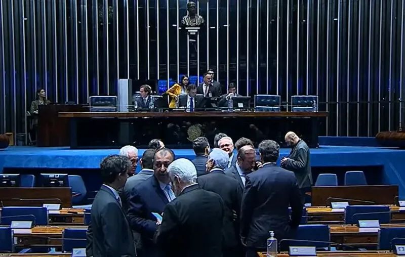 Oito senadores se posicionaram contra a intervenção federal