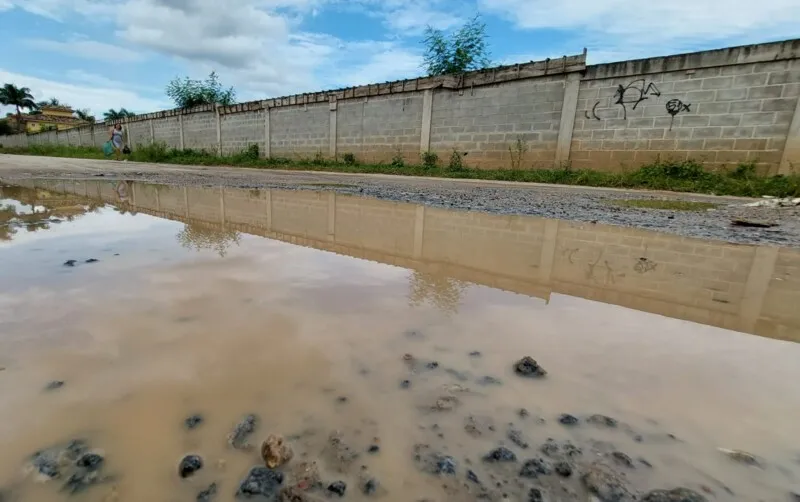Rua fica pior ainda em época de chuva
