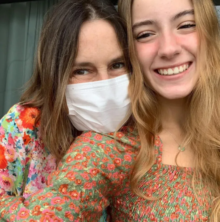 Julia, filha da repórter, usou as redes para pedir orações pela mãe