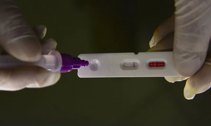 A SES reforça a importância da aplicação das doses de reforço da vacina contra a covid-19 para evitar agravamentos e internações pela doença