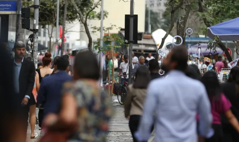 Em 24 horas, Brasil registrou 41 mil novos casos e 68 mortes por covid