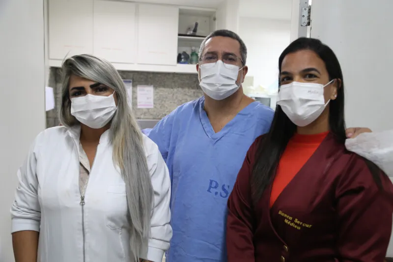 Para o retorno das cirurgias, a diretora da Clínica da Criança, Tathiana Delgado, realizou um levantamento de todas as crianças que estavam em fila de espera