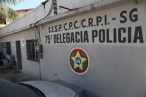 Policiais da 75ª DP (Rio do Ouro) participaram da ação