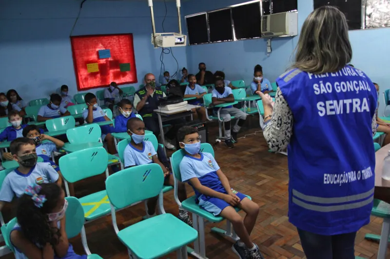 Alunos aprendem sobre segurança no trânsito