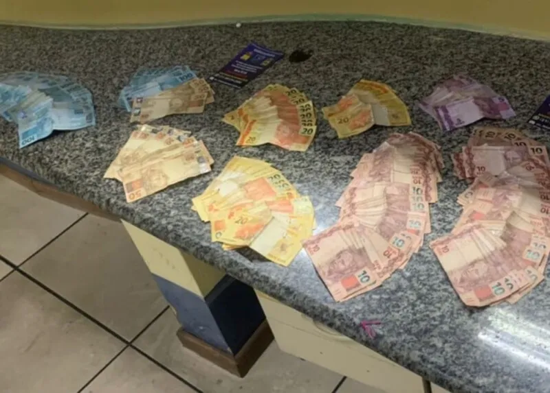 Os suspeitos e os materiais apreendidos foram encaminhados para a 38ª DP (Brás de Pina)