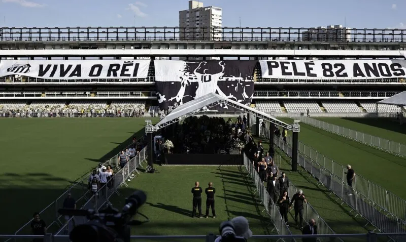 Lula irá ao velório de Pelé na manhã de terça-feira, afirma Planalto