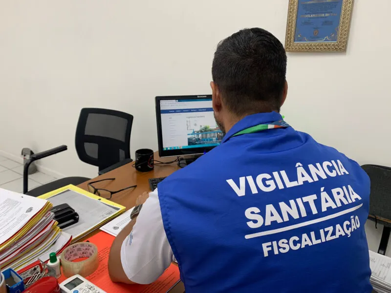 Estelionatários estão usando a foto de um fiscal da Vigilância Sanitária do Estado em um número de WhatsApp particular e extorquindo as vítimas