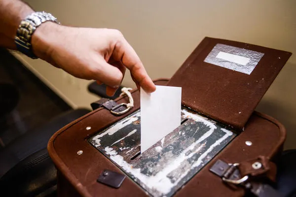 Os votos eletrônicos serão computados e somados aos votos em papel ao término do pleito