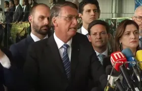 Bolsonaro faz discurso, critica esquerda e diz que vai cumprir a constituição