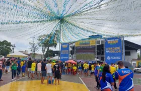 Mesmo com chuva, população de Itaboraí comparece à exibição de jogo do Brasil