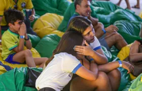 Derrota do Brasil decepciona torcida em shopping de Niterói