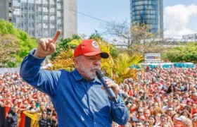 Lula contraria equipe de segurança e quer desfilar em carro aberto